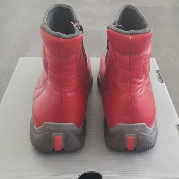 Authentic PRADA Calzature Donna Gray+Red zip boot - Picture 4 of 8